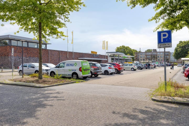 Foto 40 van Weegbree 52