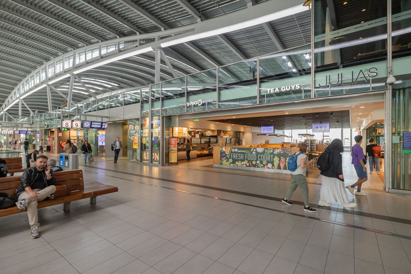 Bekijk foto 3 van Stationshal 4-D