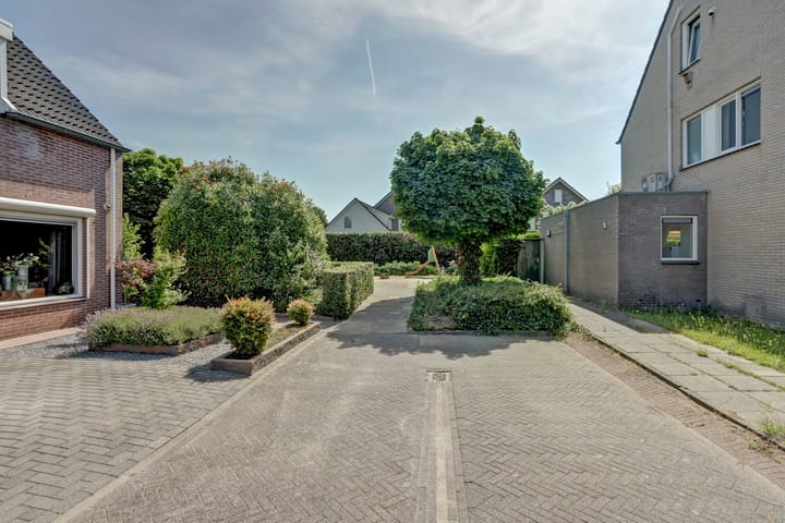 Photo 5 of Meidoorn 27