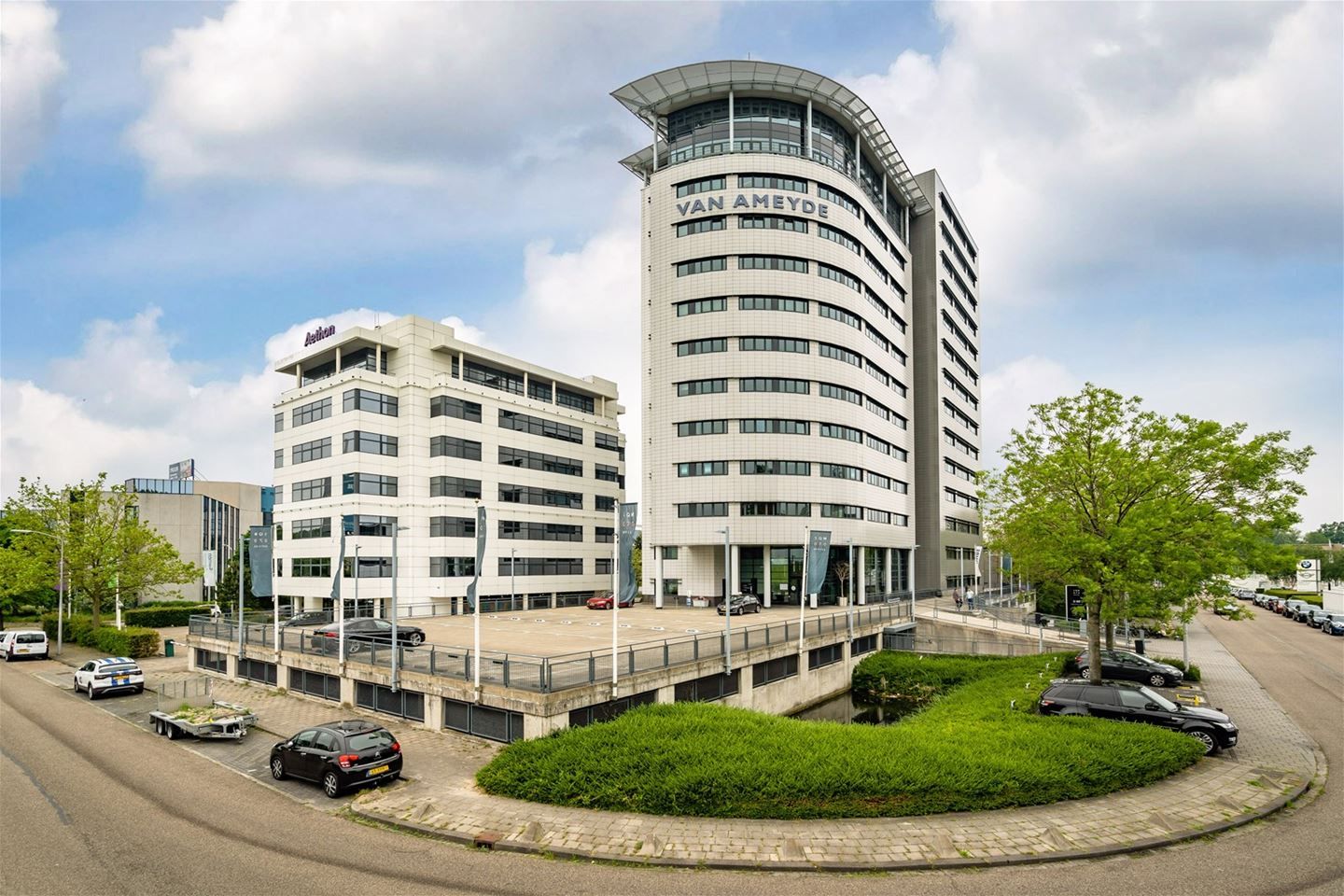 Bekijk foto 1 van Einsteinlaan 2