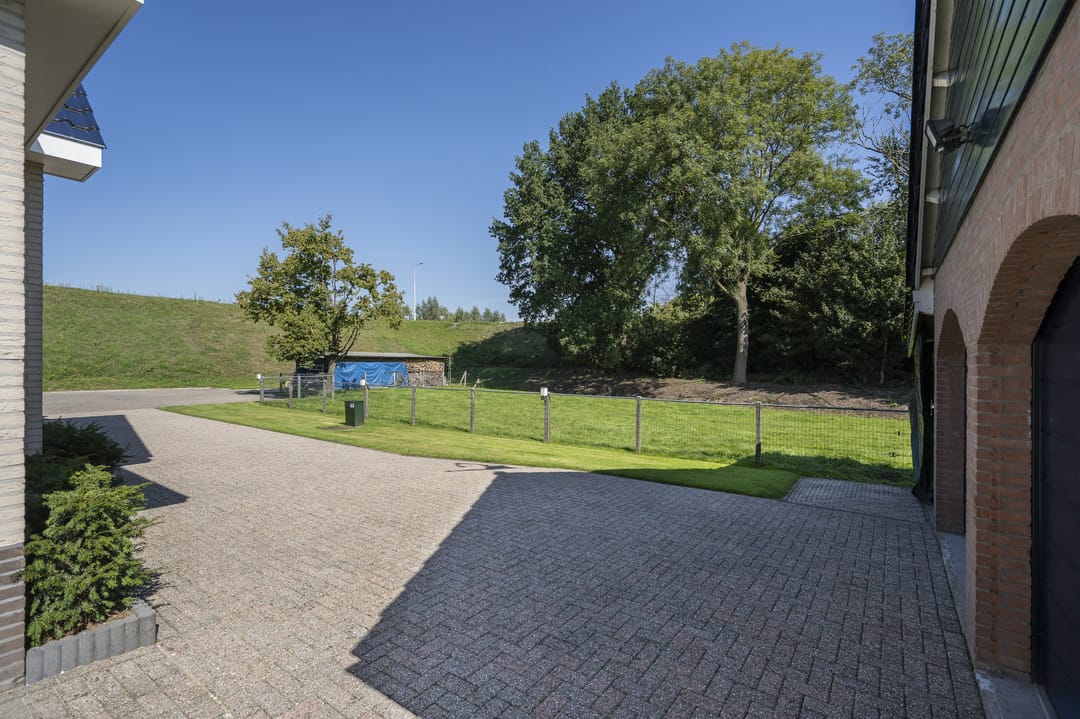 Foto 61 van Zuiderlingedijk 245-A