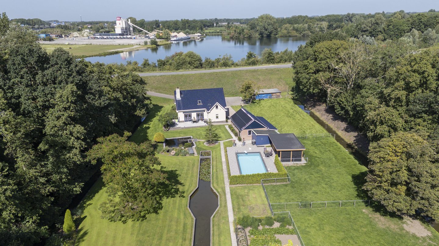 Foto 64 van Zuiderlingedijk 245-A