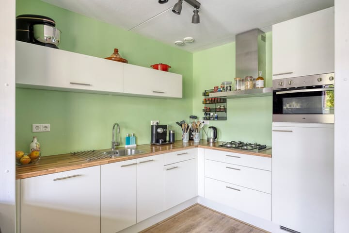 Photo 4 of Huzarenstraat 38