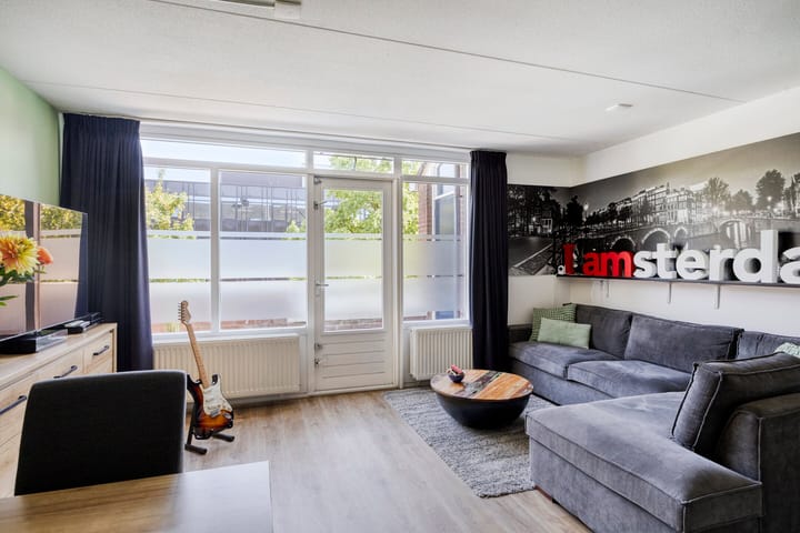 Photo 2 of Huzarenstraat 38