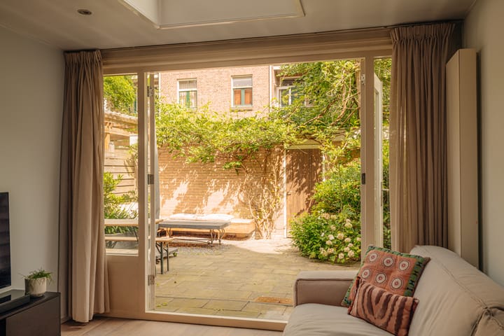 Photo 2 of Vincent van Goghstraat 23-A