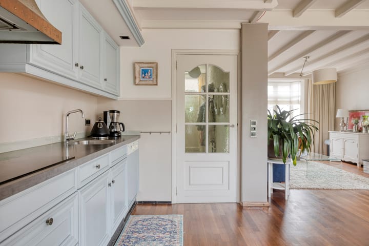 Photo 15 of Haarstraat 10