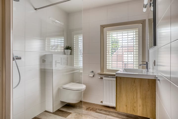 Photo 25 of Haarstraat 10