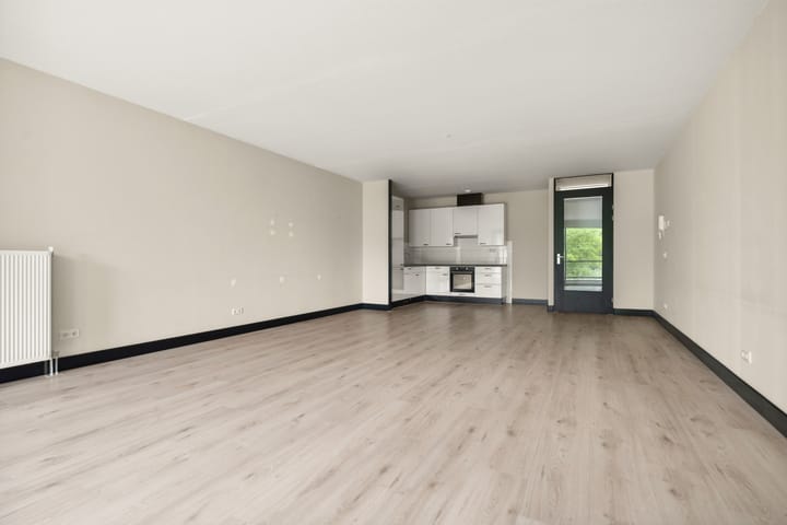 Foto 13 van Eva Besnyöstraat 543