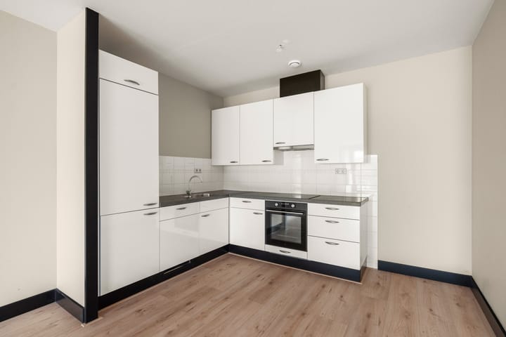 Foto 14 van Eva Besnyöstraat 543