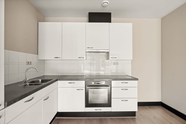 Foto 15 van Eva Besnyöstraat 543