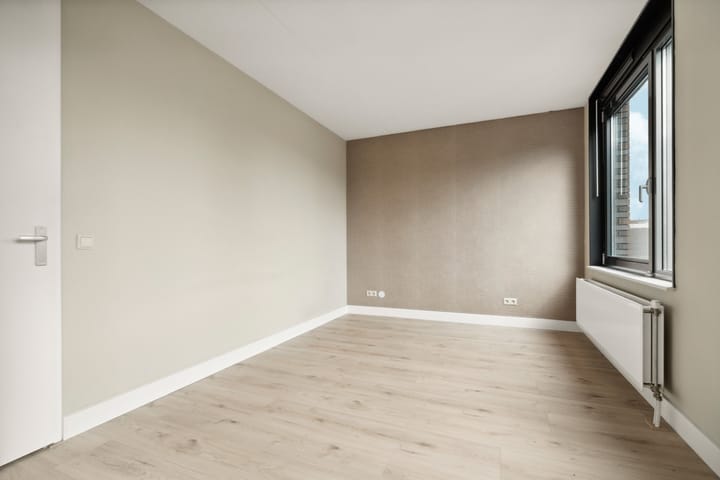 Foto 19 van Eva Besnyöstraat 543