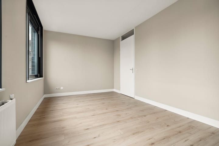 Foto 20 van Eva Besnyöstraat 543