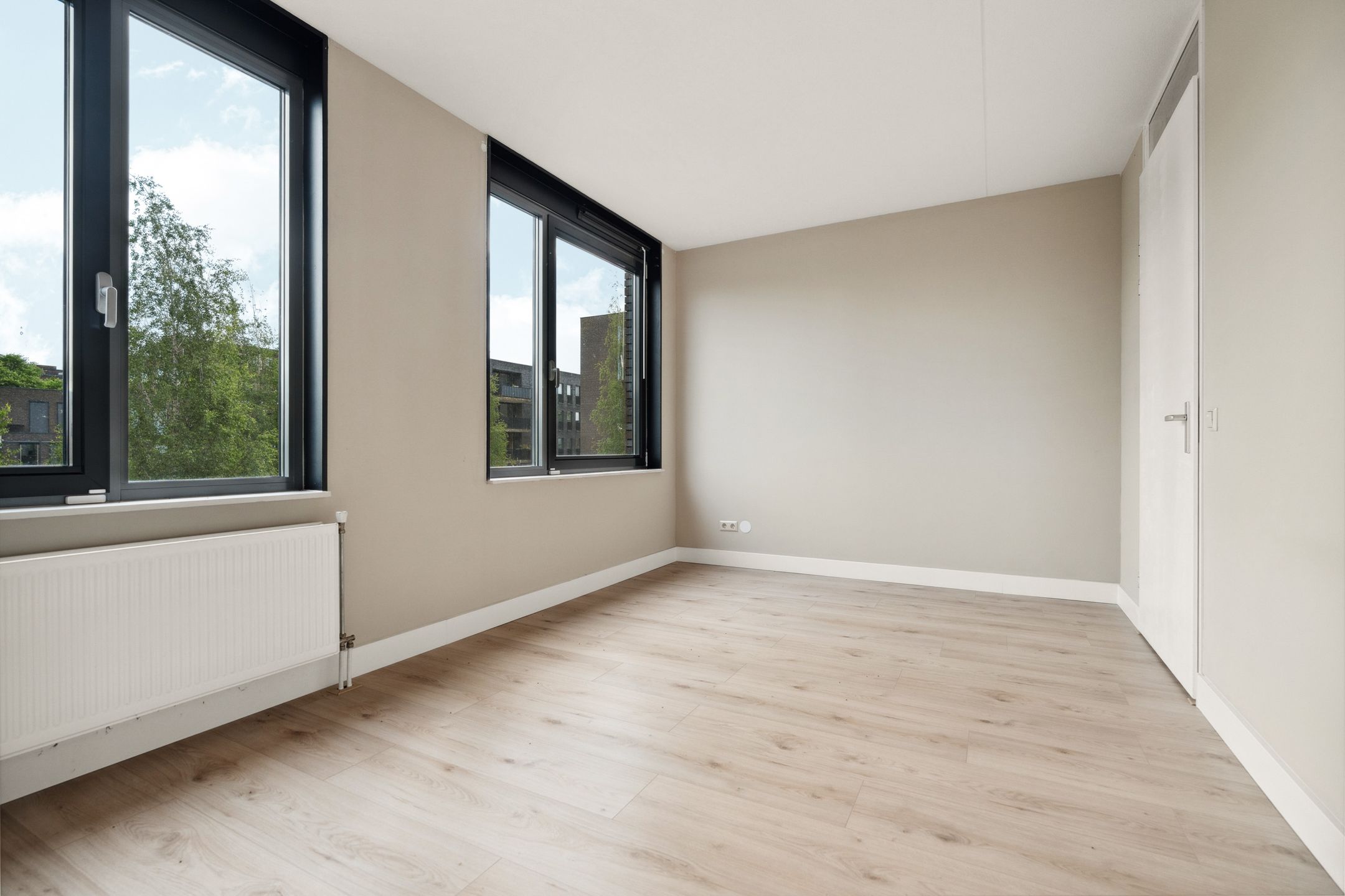 Foto 21 van Eva Besnyöstraat 543