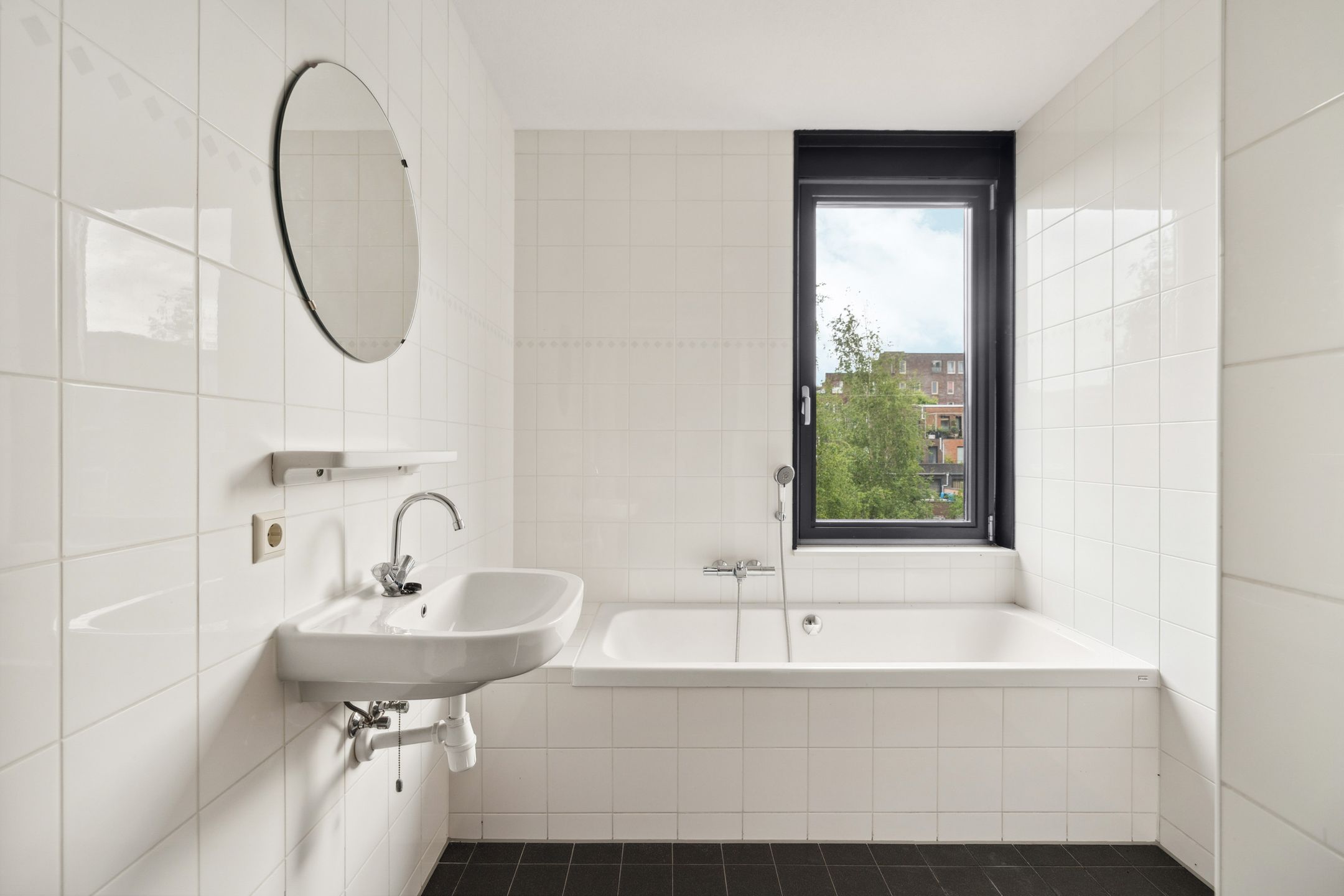 Foto 27 van Eva Besnyöstraat 543