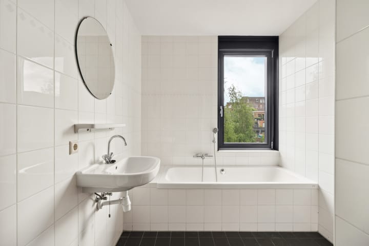 Foto 27 van Eva Besnyöstraat 543