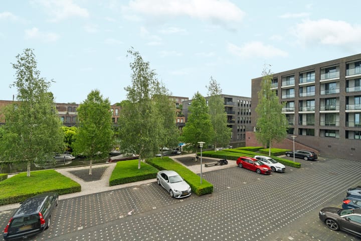 Foto 35 van Eva Besnyöstraat 543