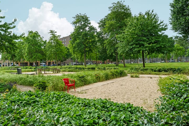 Foto 39 van Eva Besnyöstraat 543