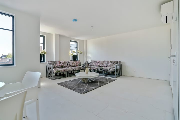 Photo 2 of Westvoorstraat 22-H