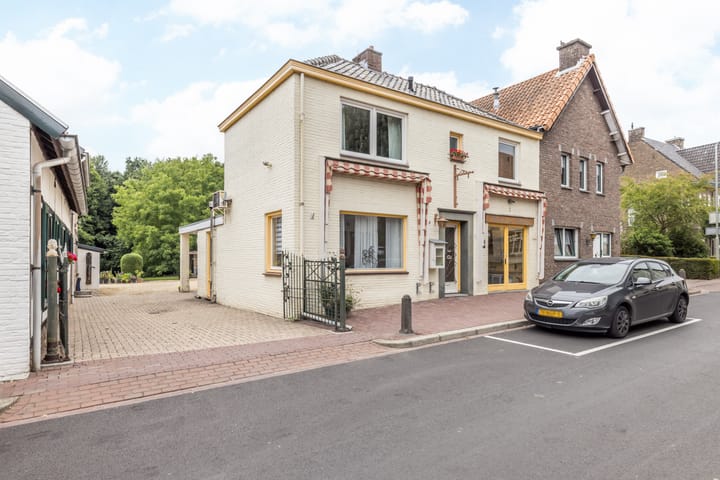 Photo 2 of Dorpstraat 35