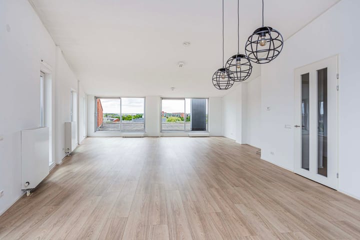 Photo 3 of Moerasvaren 145