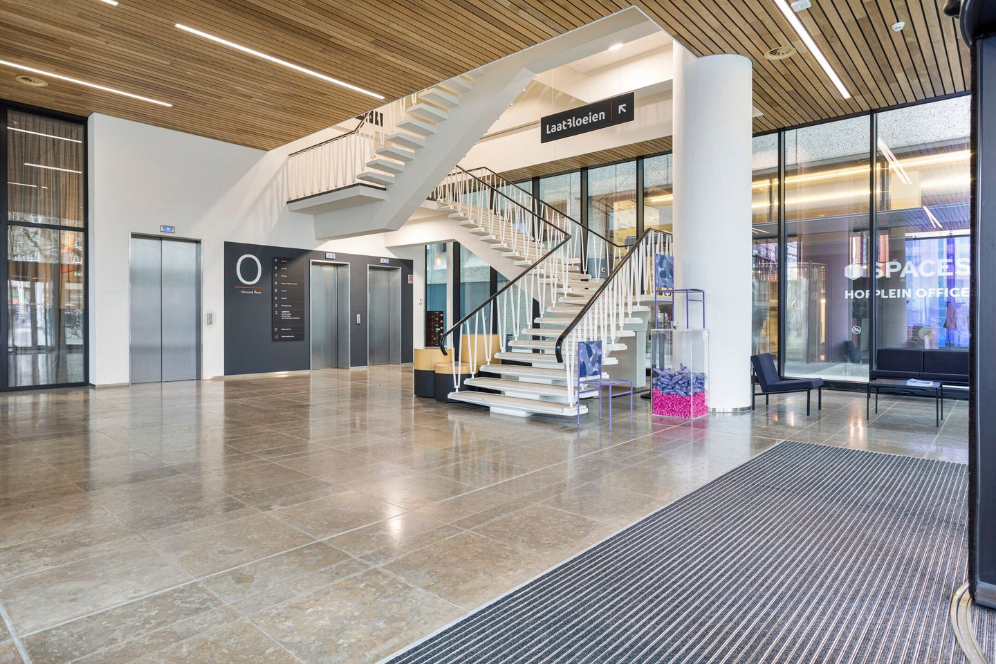 View photo 4 of Hofplein 19