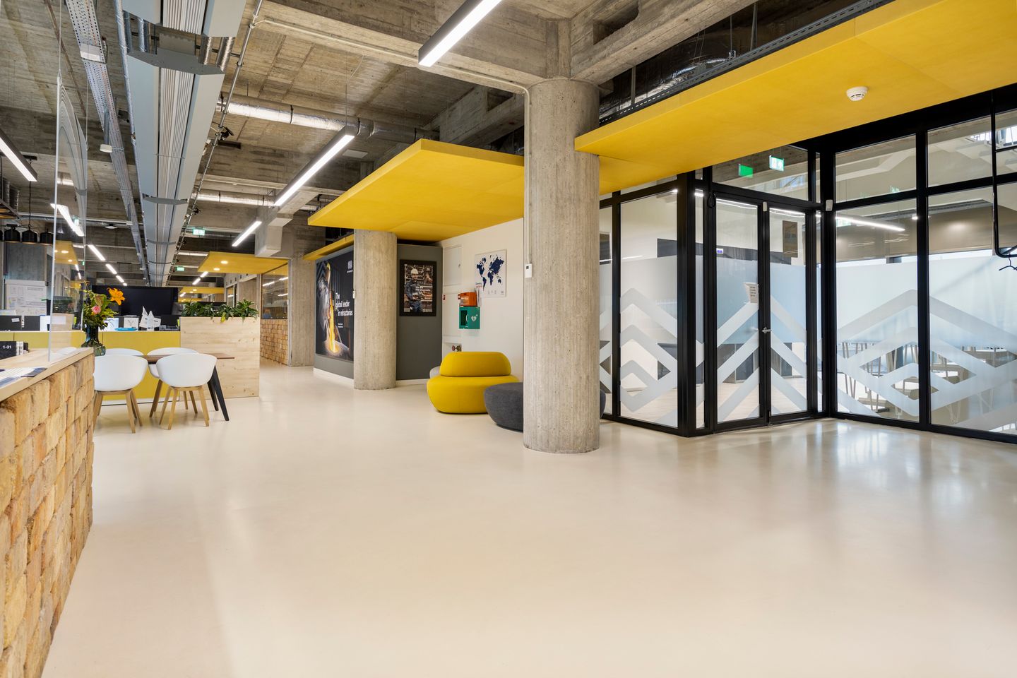 View photo 5 of Hofplein 19