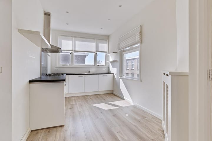 Photo 2 of Willem van Outhoornstraat 43