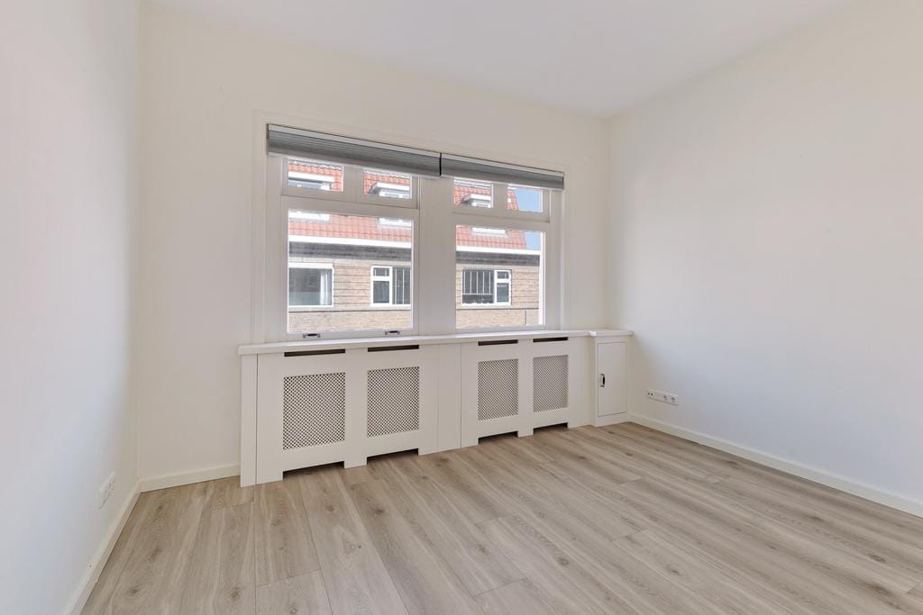 Photo 20 of Willem van Outhoornstraat 43