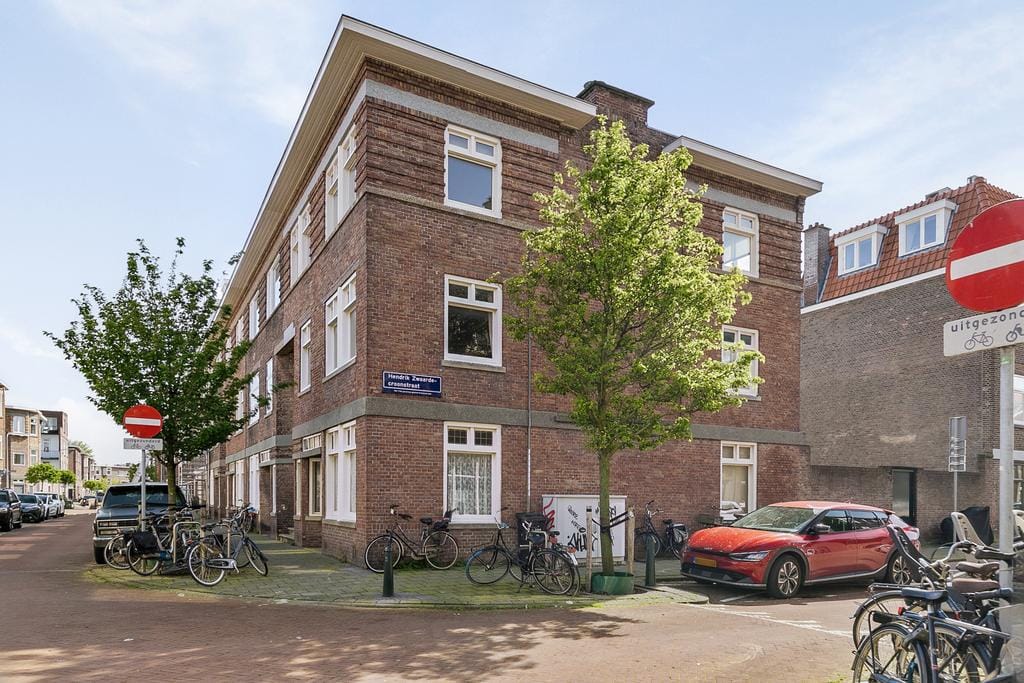 Photo 25 of Willem van Outhoornstraat 43