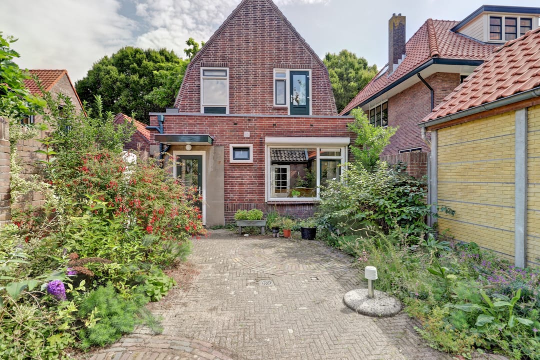 Foto 22 van Tromplaan 8-A