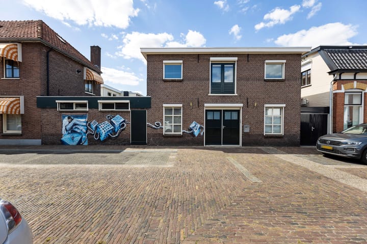 Photo 2 of Trompstraat 2