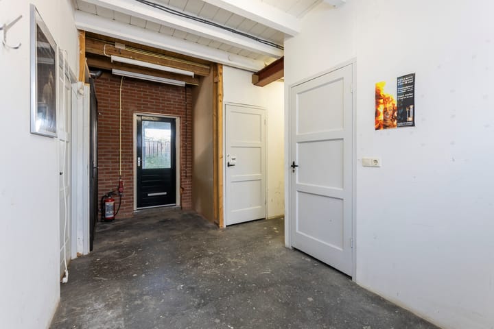 Photo 9 of Trompstraat 2