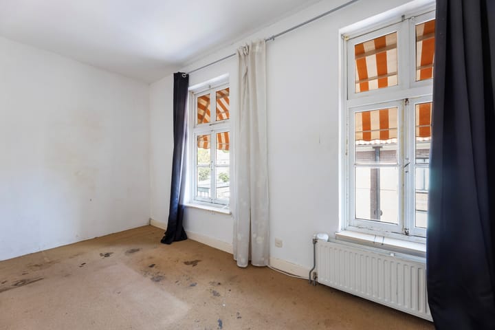 Photo 38 of Trompstraat 2