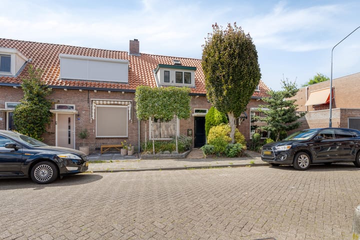 Foto 1 van Pastoor Bressersstraat 12