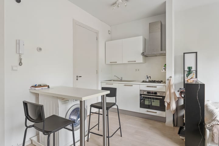 Foto 10 van Adriaanstraat 28-D