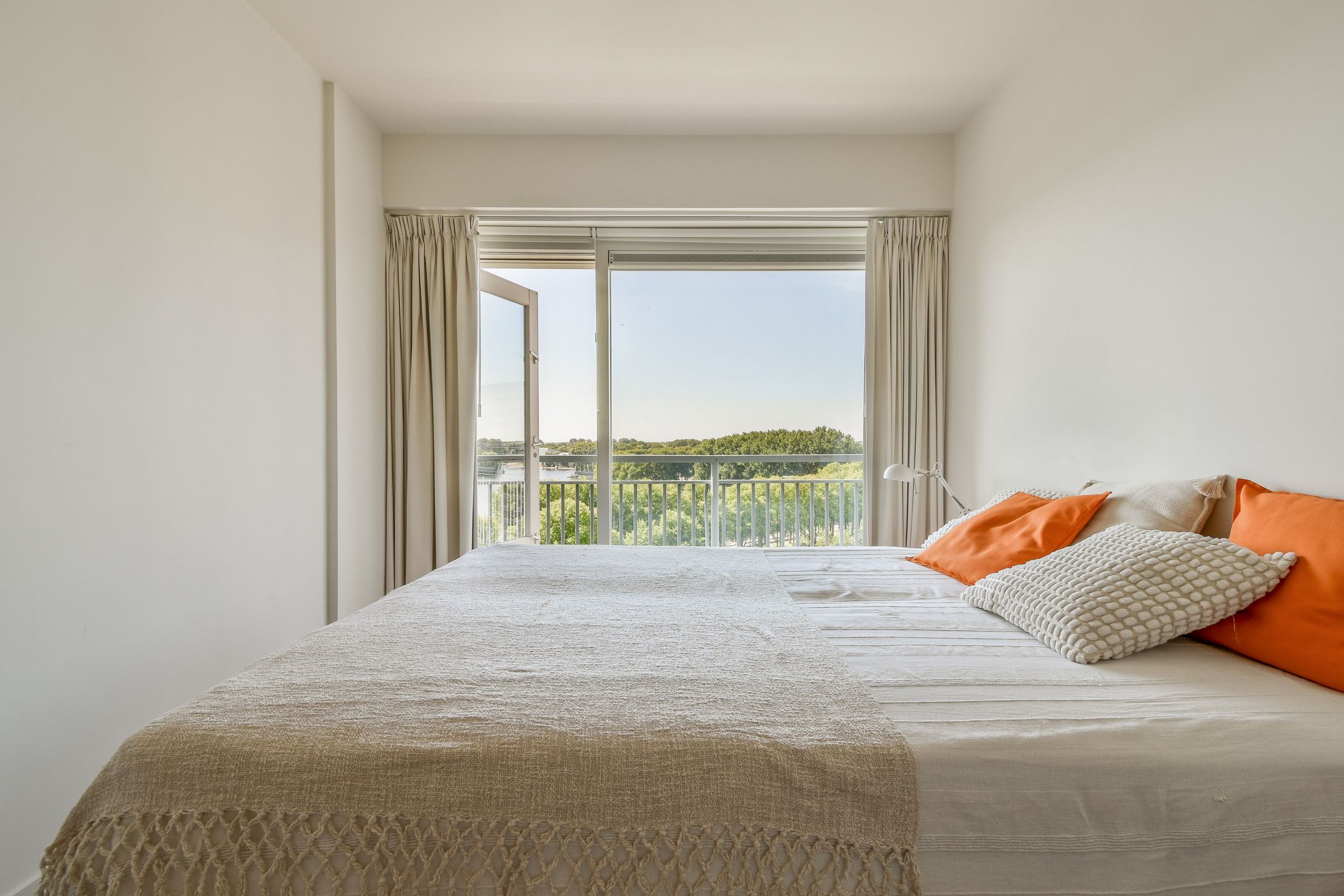 Foto 15 van Burgemeester Hogguerstraat 271