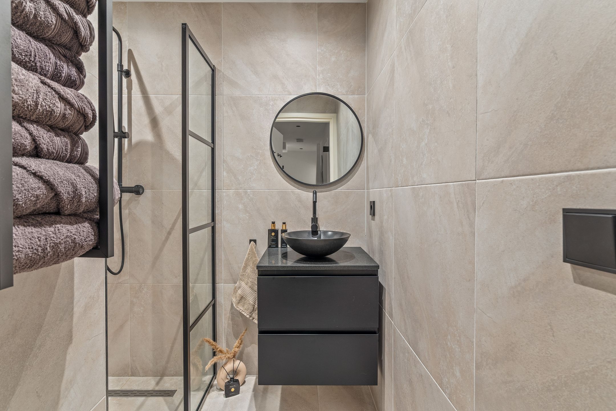 Photo 42 of Gouwestraat 11-D