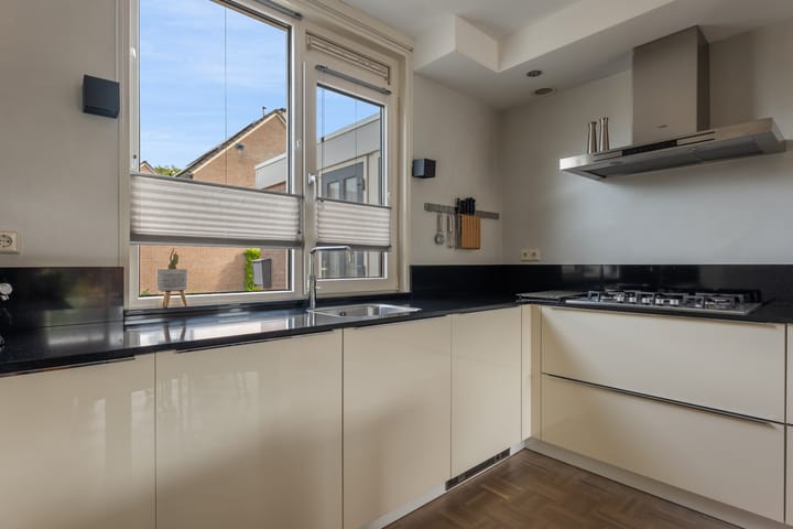 Foto 3 van Nageljongen 24