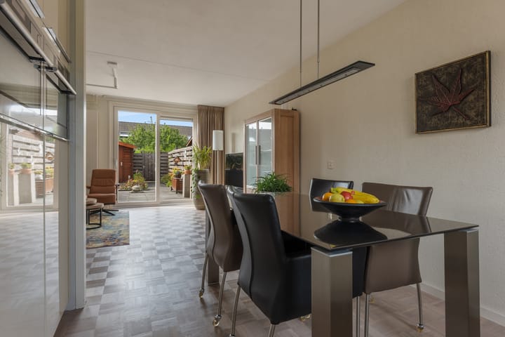 Foto 13 van Nageljongen 24