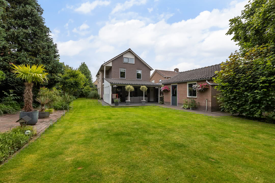 Foto 2 van van Limburg Stirumlaan 7