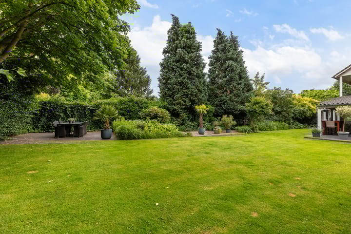 Foto 3 van van Limburg Stirumlaan 7