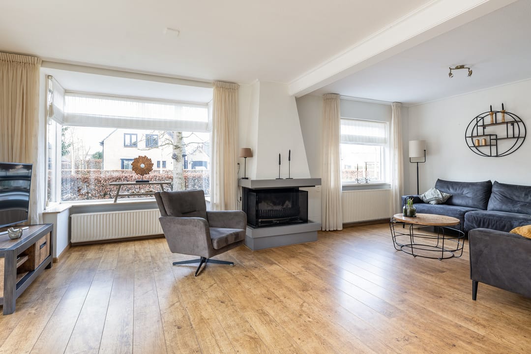 Foto 11 van van Limburg Stirumlaan 7