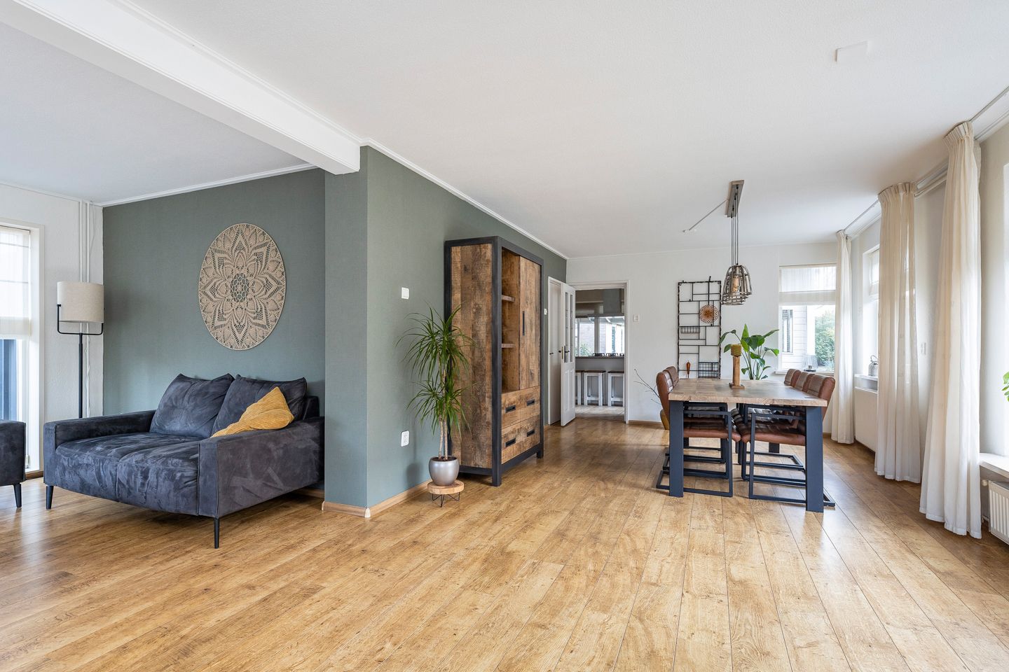 Foto 15 van van Limburg Stirumlaan 7