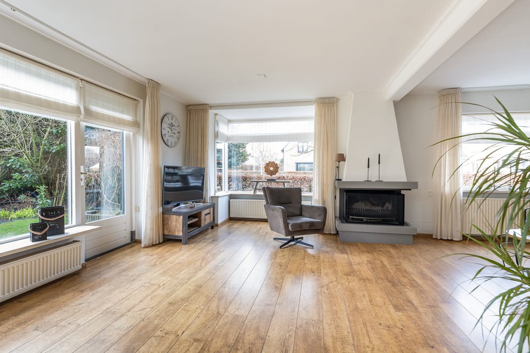 Foto 16 van van Limburg Stirumlaan 7