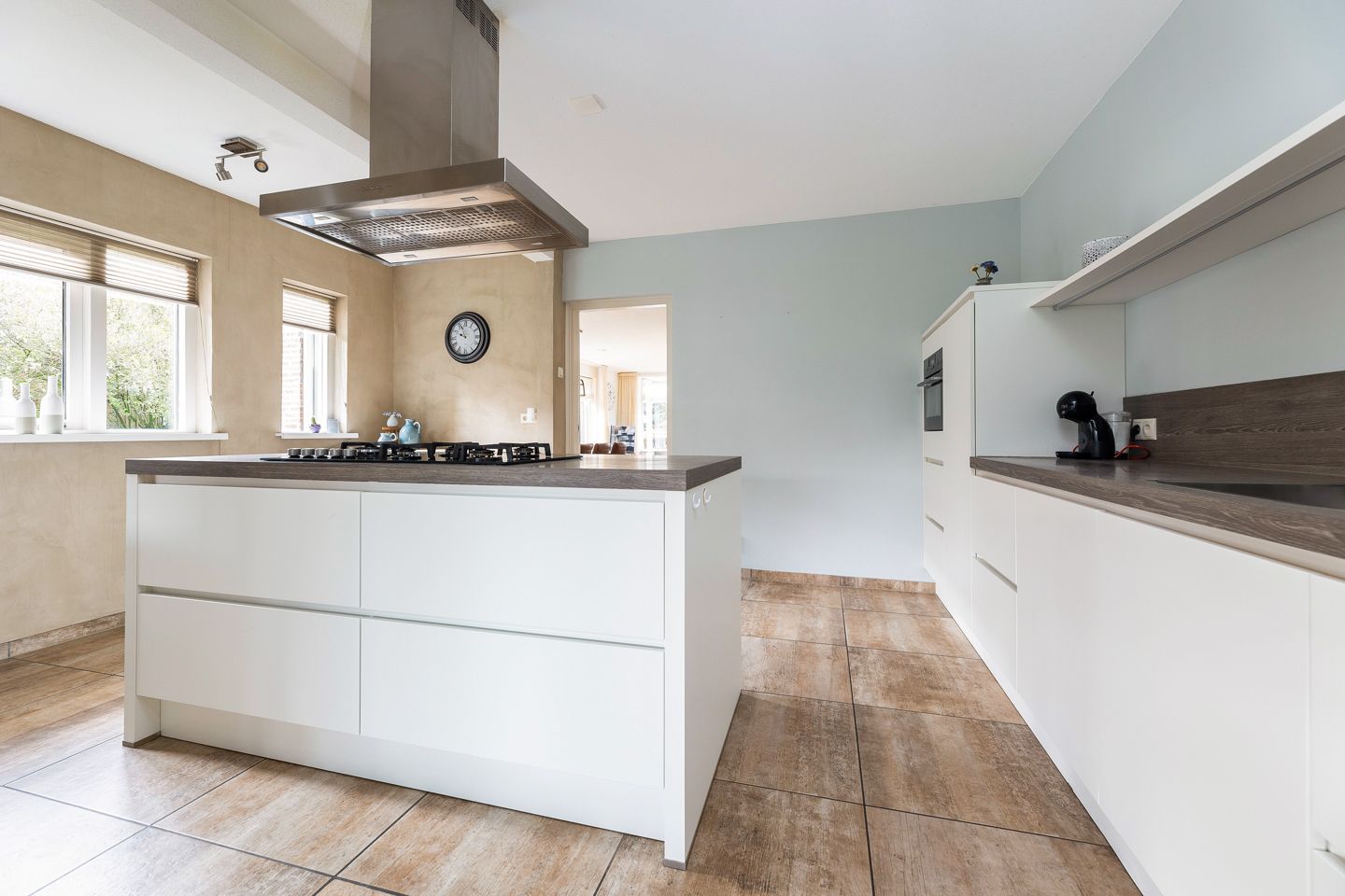 Foto 20 van van Limburg Stirumlaan 7