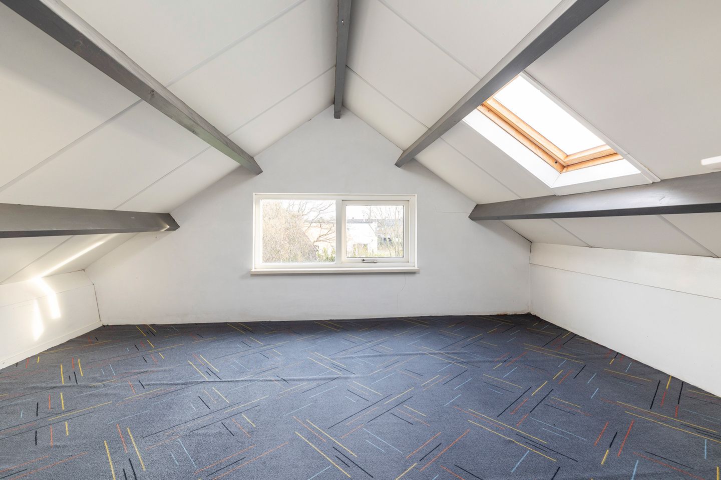 Foto 35 van van Limburg Stirumlaan 7