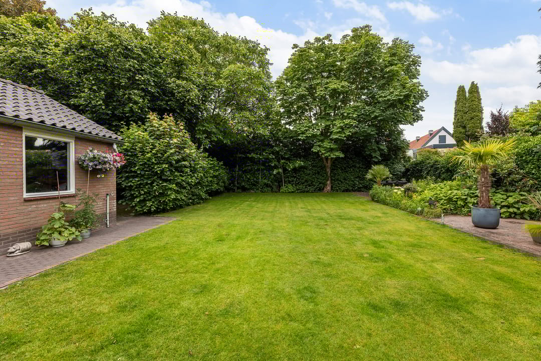 Foto 41 van van Limburg Stirumlaan 7