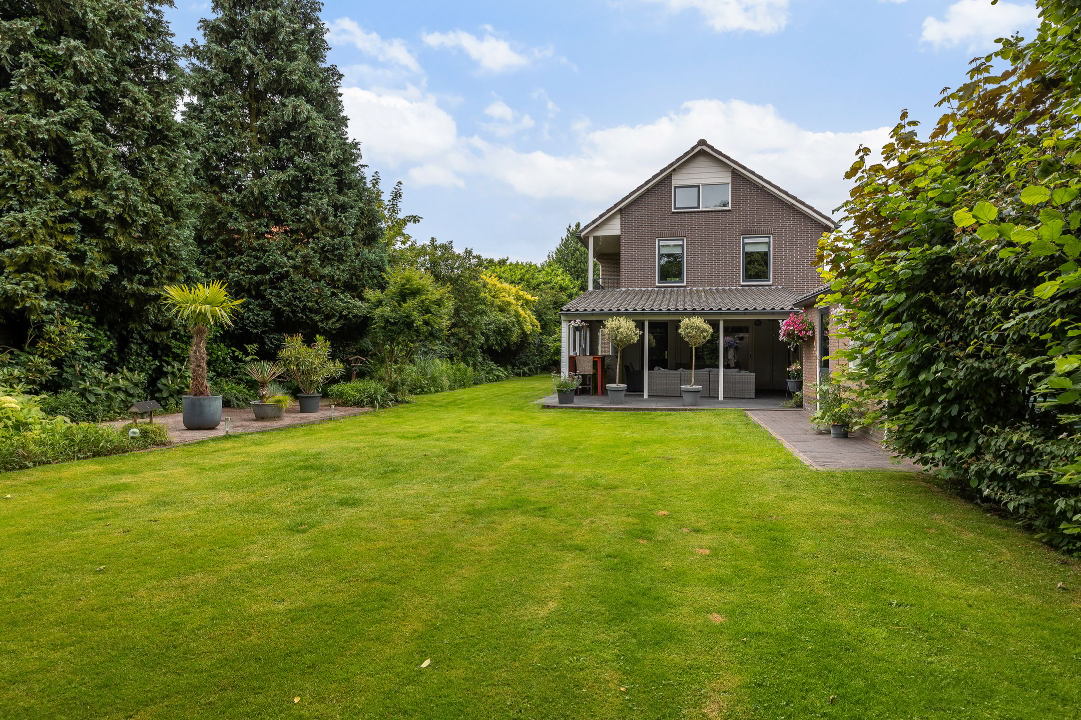 Foto 42 van van Limburg Stirumlaan 7