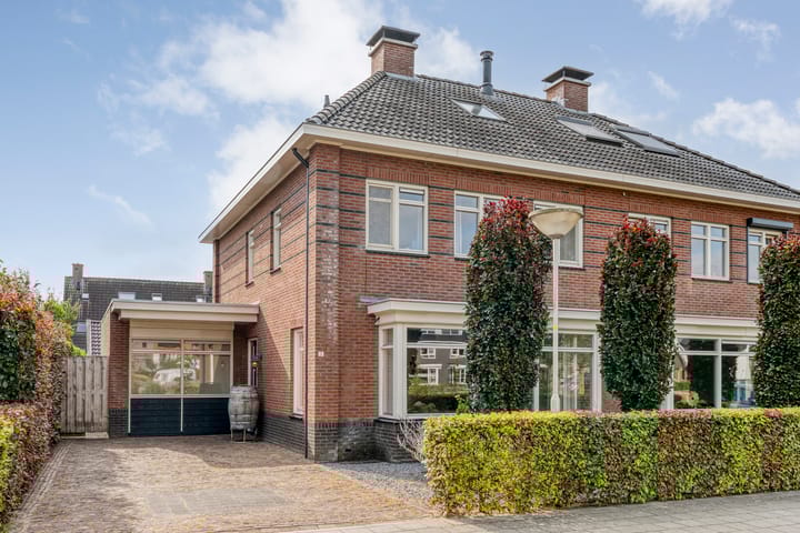 Photo 2 of Van Voorststraat 3