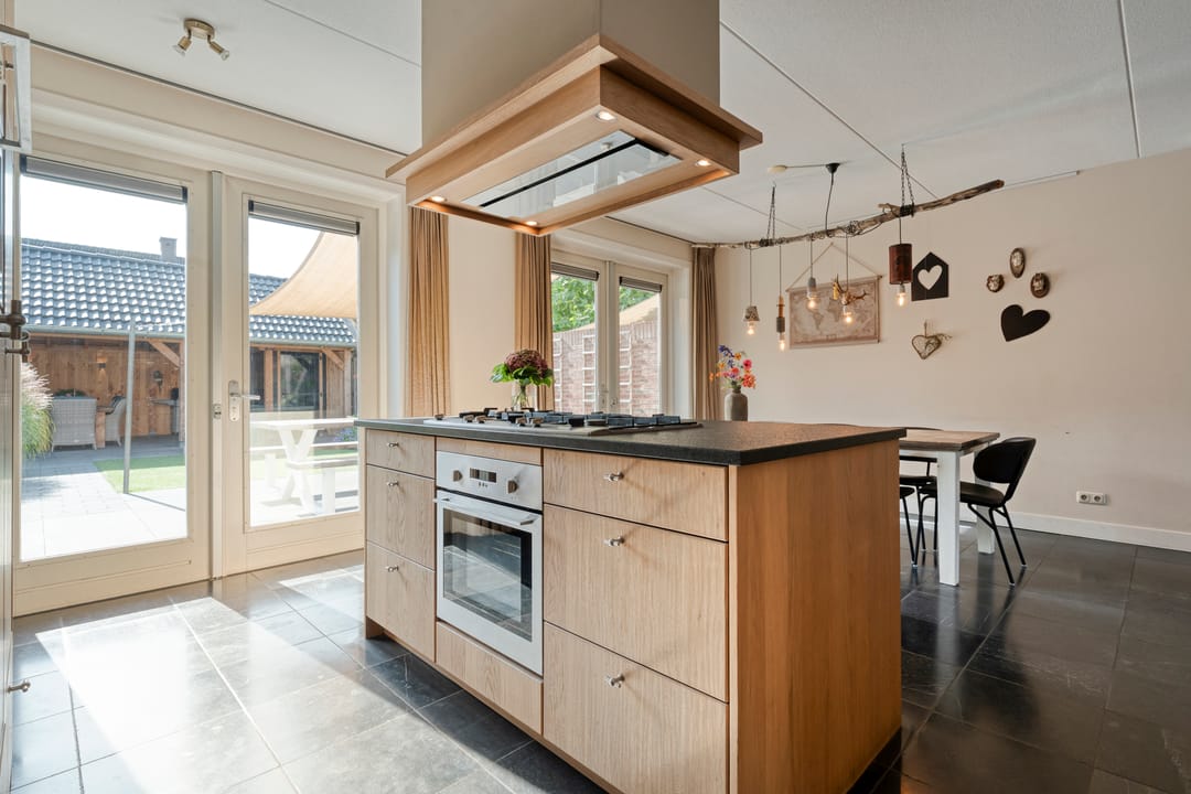 Foto 26 van Van Voorststraat 3